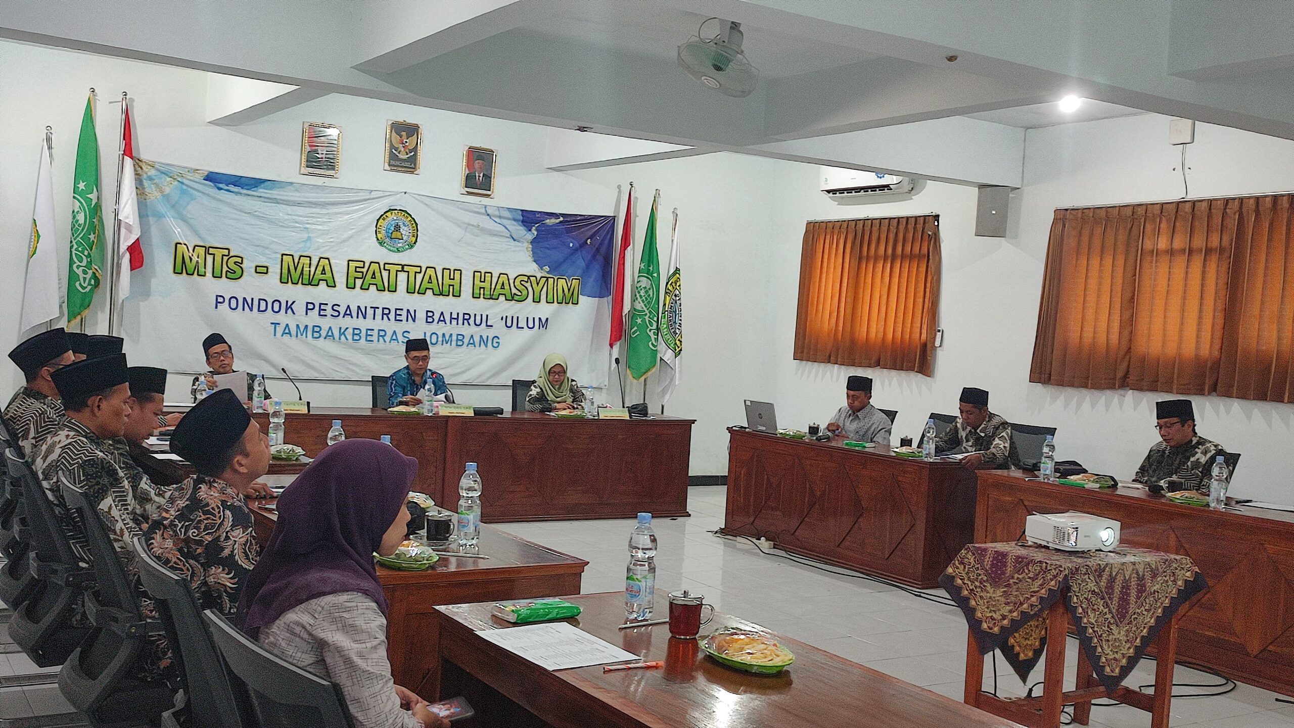 Tingkatkan Kualitas Pendidikan: RAPIM Madrasah Fattah Hasyim Bahas Evaluasi dan Program Tahun Depan