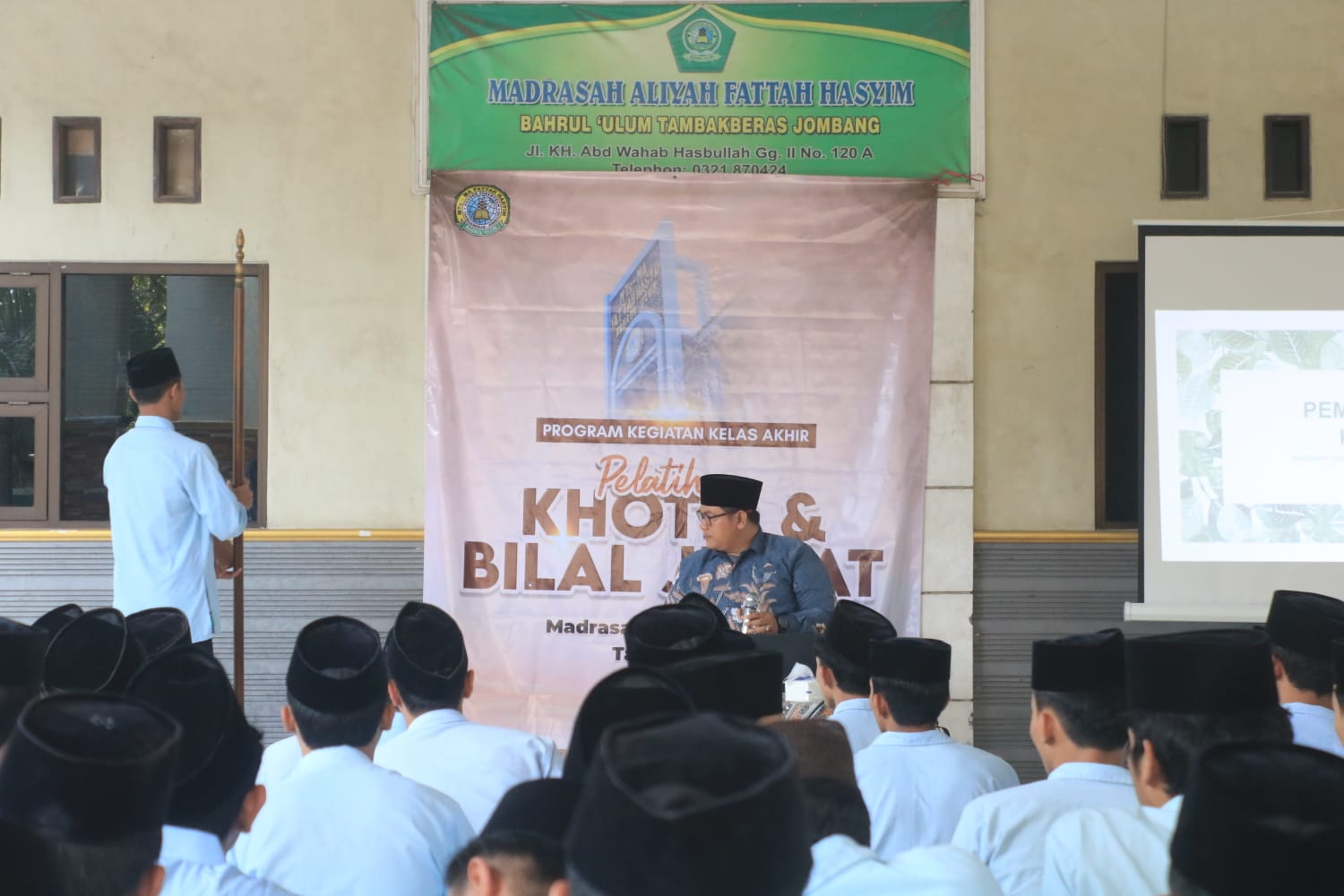 Pelatihan Khotib & Bilal Sholat Jum’at: Madrasah Fattah Hasyim Siapkan Generasi Yang Terampil Dalam Berdakwah