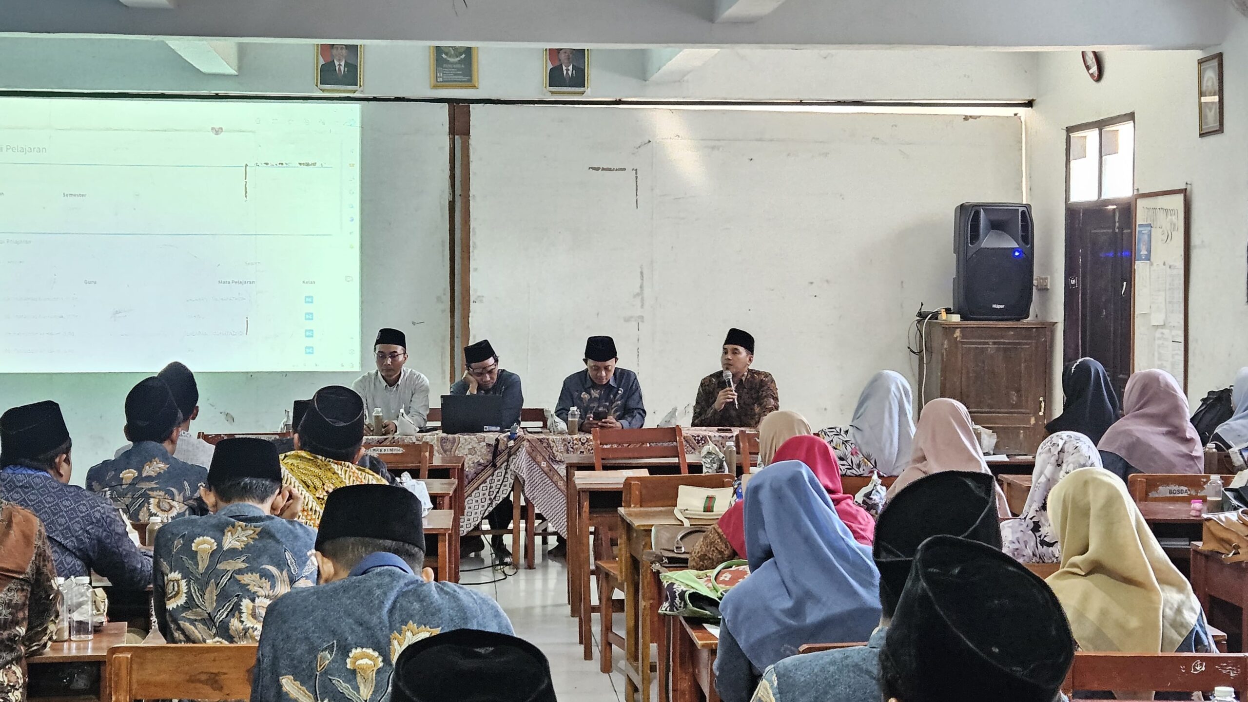 Rapat Wali Kelas Bersama Koord. Bidang: Madrasah Fattah Hasyim Kuatkan Sinergitas