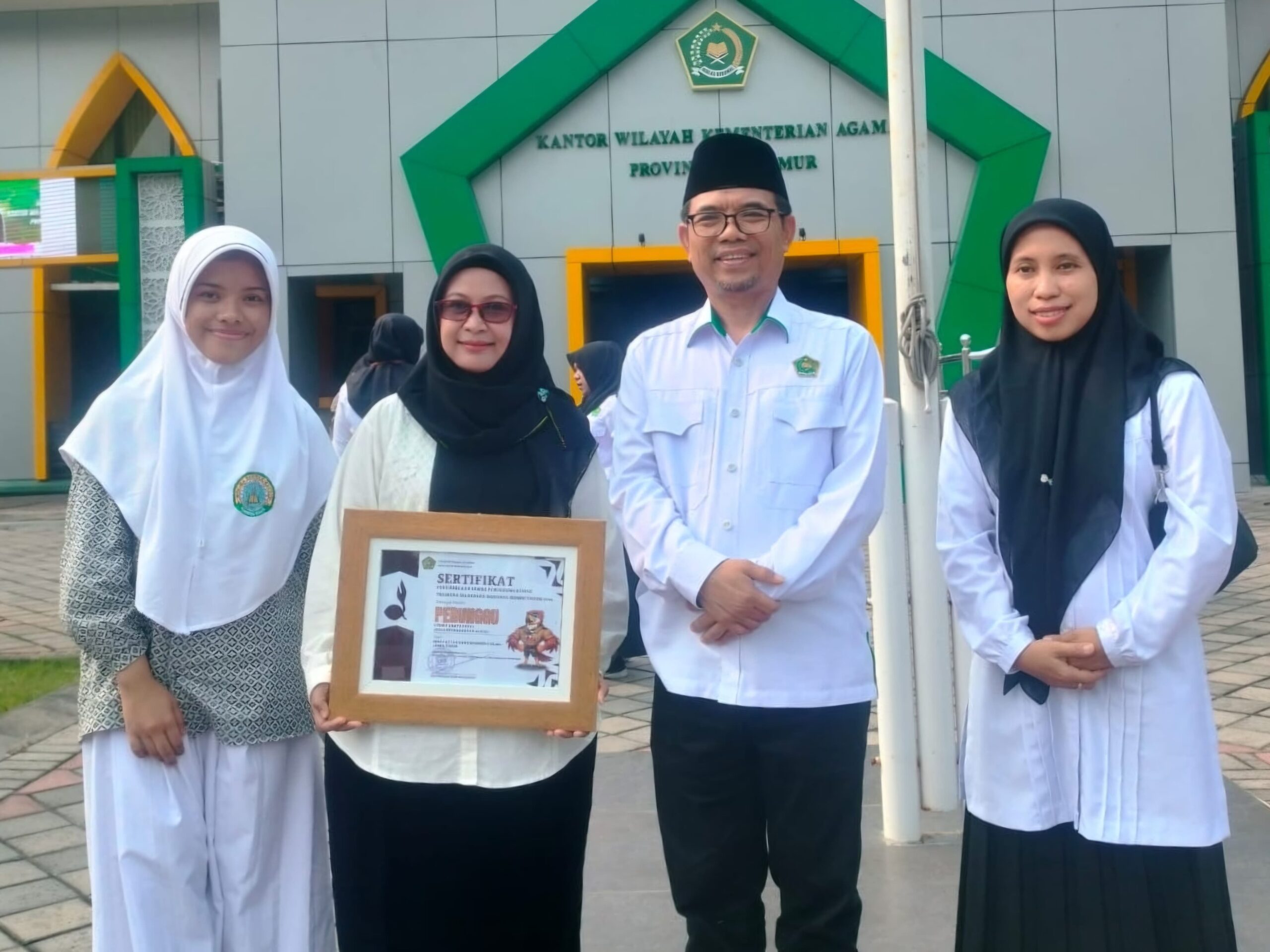 Siswi Madrasah Fattah Hasyim Raih Juara 3 Kompetisi Menulis Essay Tingkat Nasional