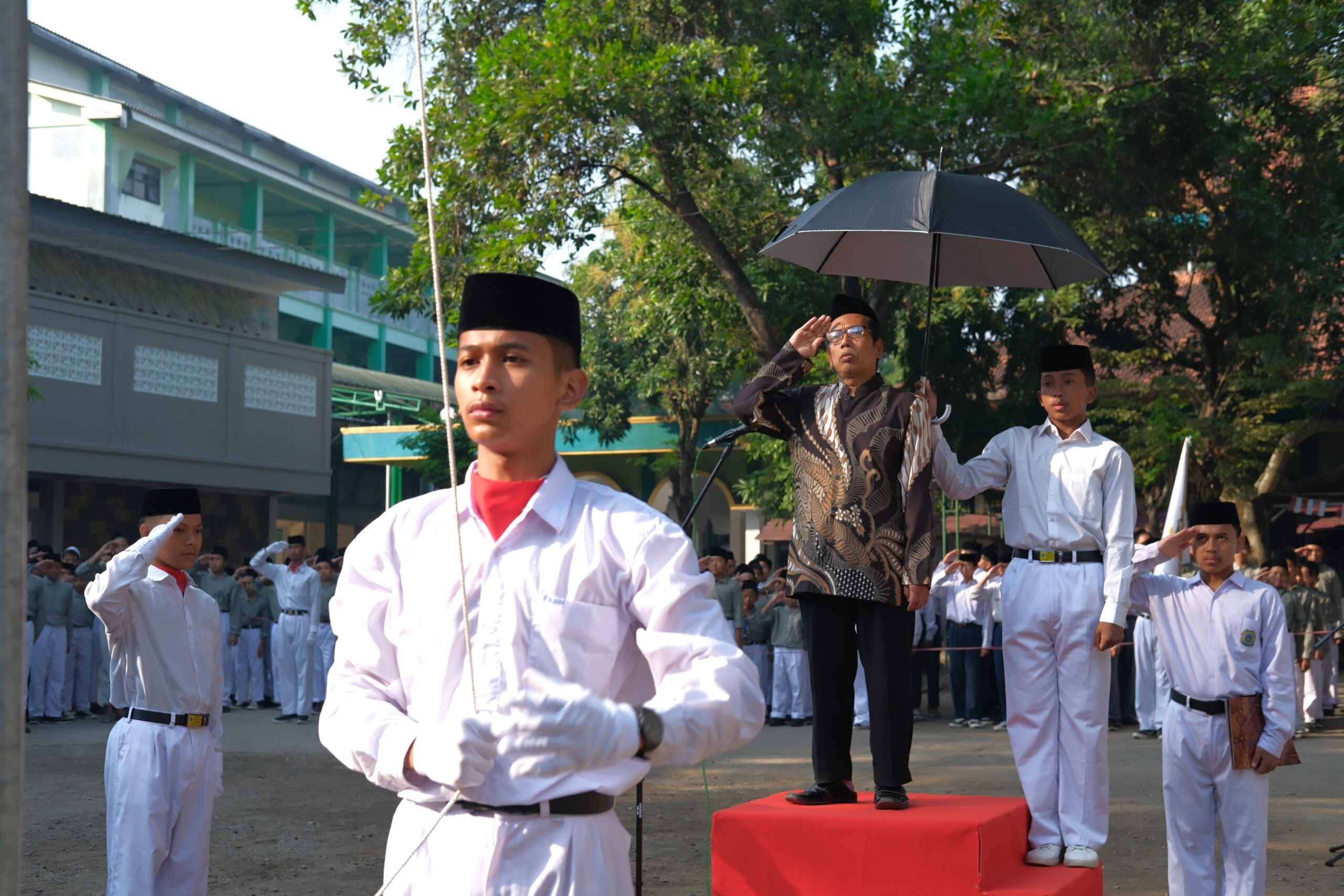 Rayakan Kemerdekaan RI Ke-80, Madrasah Fattah Hasyim Gelar Upacara dan Lantik Pengurus OSMAFA Baru