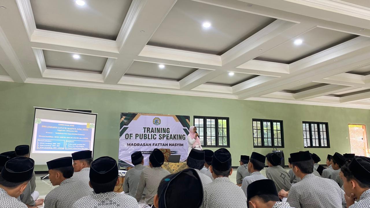 Asah Soft Skill Siswa, Madrasah Fattah Hasyim Sukses Gelar Pelatihan Public Speaking Tahunan