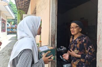 Pererat Silaturahmi, Siswa/i Kelas XII Madrasah Fattah Hasyim Kunjungi Warga Jelang Wisuda