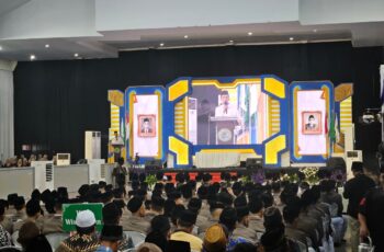 Kutip Pesan Imam As-Suyuthi, Wakil Wali Wisudawan: “Amal Anak adalah Pahala bagi Orang Tua”